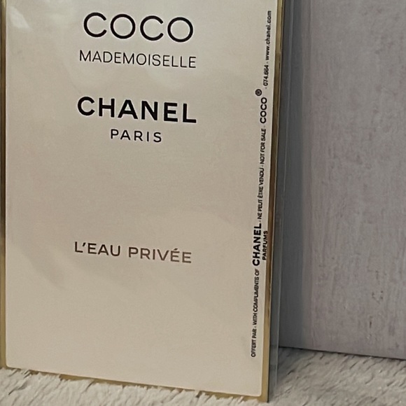 Chanel “Please DO NOT DISTURB”. 💝😍🎁 Door sign. - Picture 2 of 2